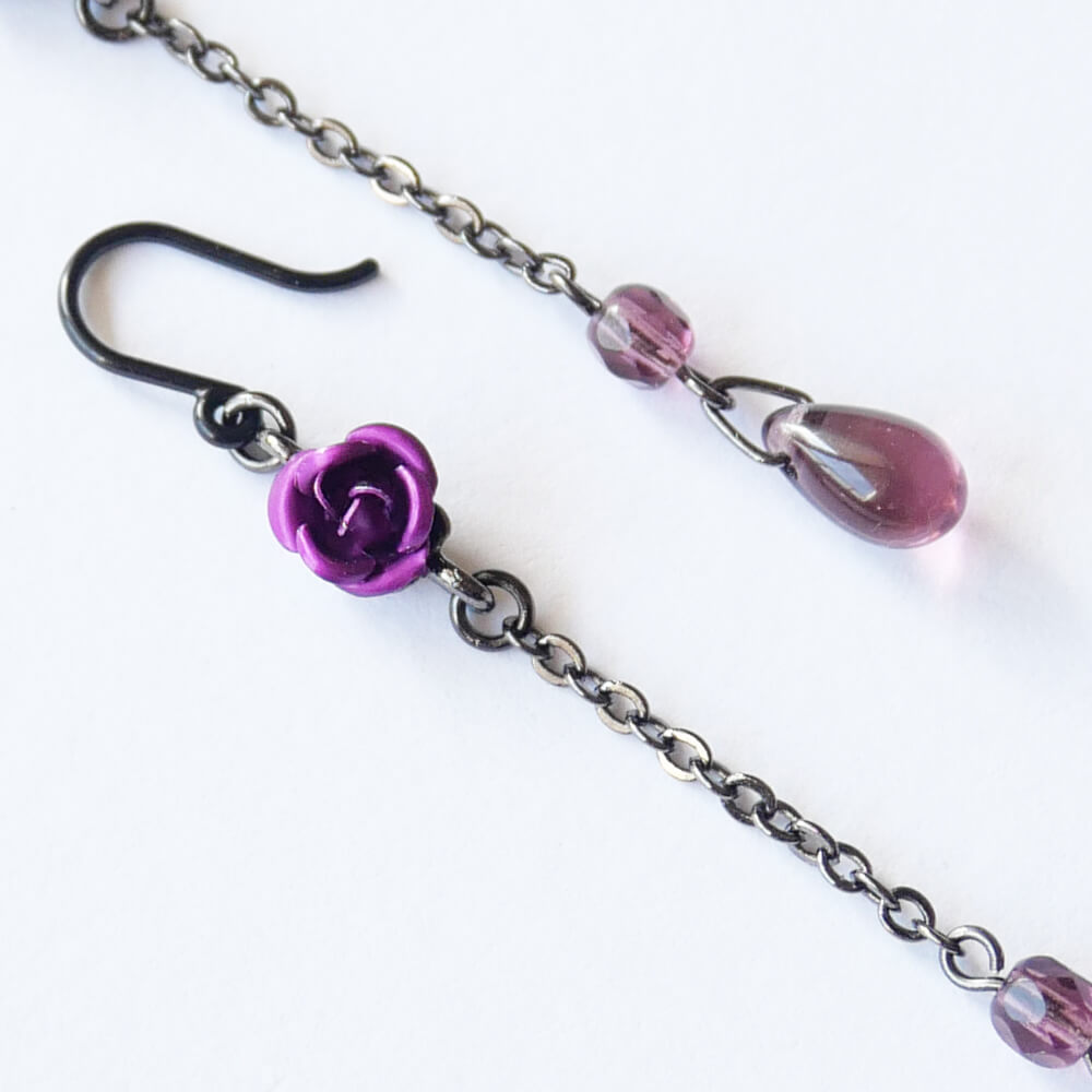 【樹脂ポスト】紫 薔薇 ロングチェーン ドロップ ガラス ピアス パープル ローズ