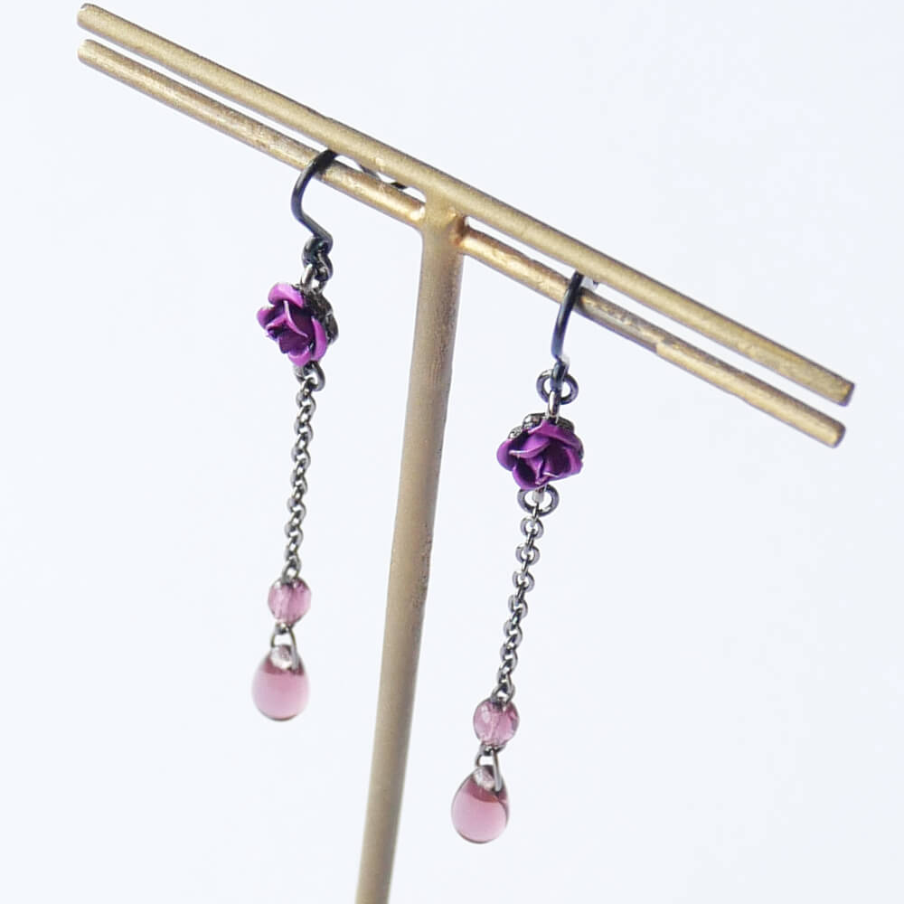 【樹脂ポスト】紫 薔薇 ロングチェーン ドロップ ガラス ピアス パープル ローズ
