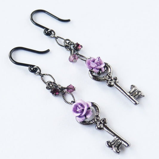 【ノンアレルギー】紫薔薇 パープル ローズ 鍵 ピアス ゴスロリ