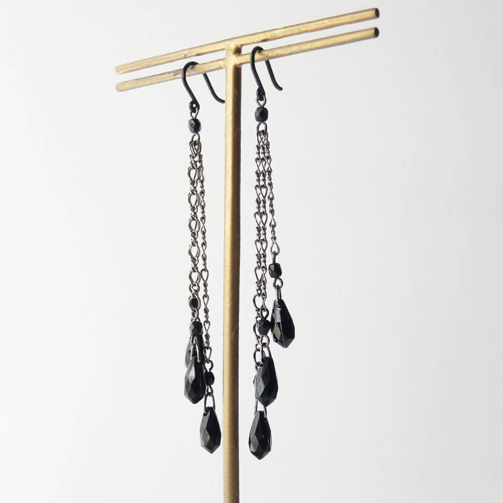 【樹脂ポスト】黒 ブラック 3チェーン ロング ゴシック ピアス ノンアレルギー