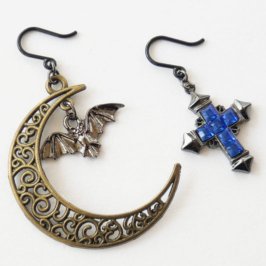【樹脂ポスト】月夜に蝙蝠&十字架 アシンメトリー ピアス ノンアレルギー