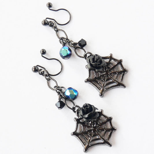 【オメガタイプ】黒薔薇&蜘蛛の巣イヤリング