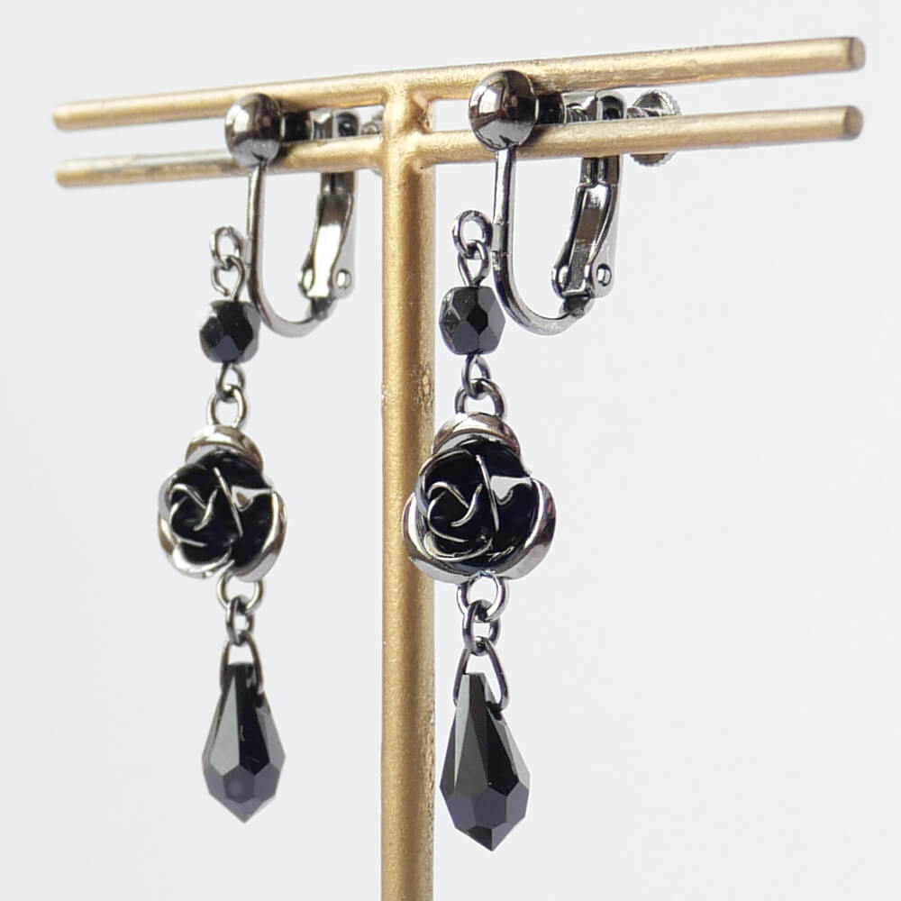 ガンメタ 薔薇 ブラック クリスタル イヤリング