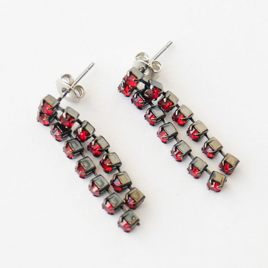 ガンメタ ラインストーン ミニ ピアス