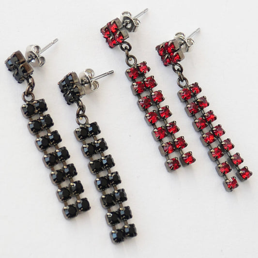 ガンメタ ラインストーン ミニ ピアス