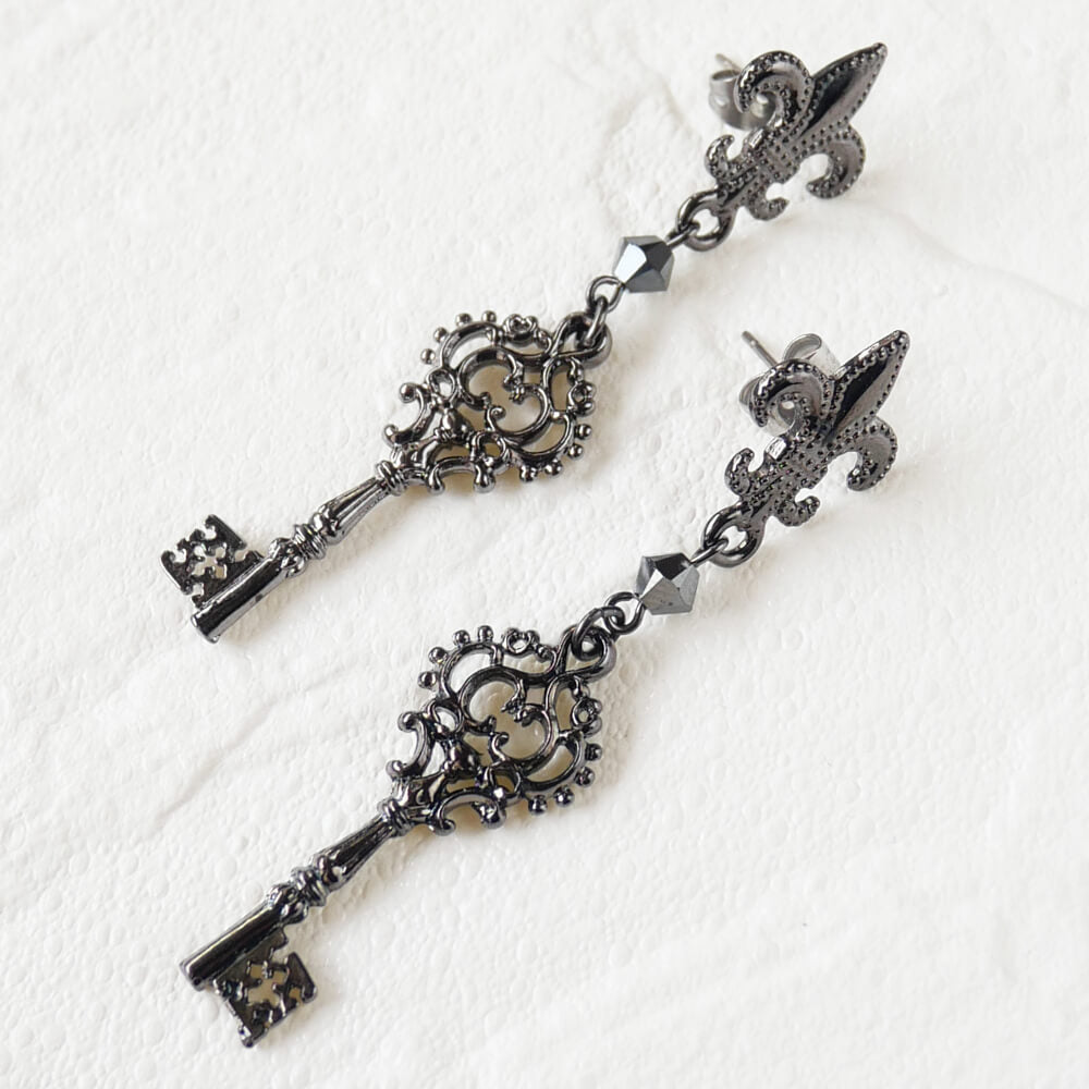 ピアス 鍵 百合の紋章