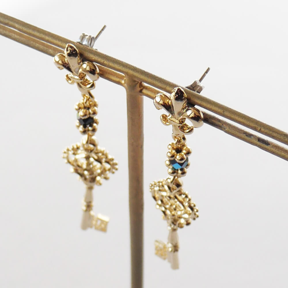 ピアス 鍵 百合の紋章