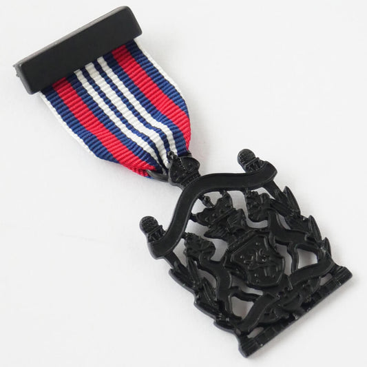 ブラック エンブレム 勲章ブローチ 黒 バッジ