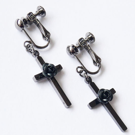 【ゴシック】ガンメタ 黒薔薇 クロス イヤリング ブラックローズ