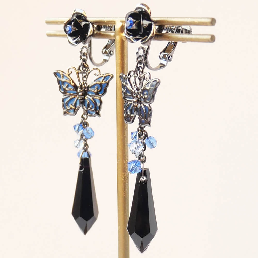 ゴシック ブラック カット ステンド蝶 薔薇 イヤリング ブルー