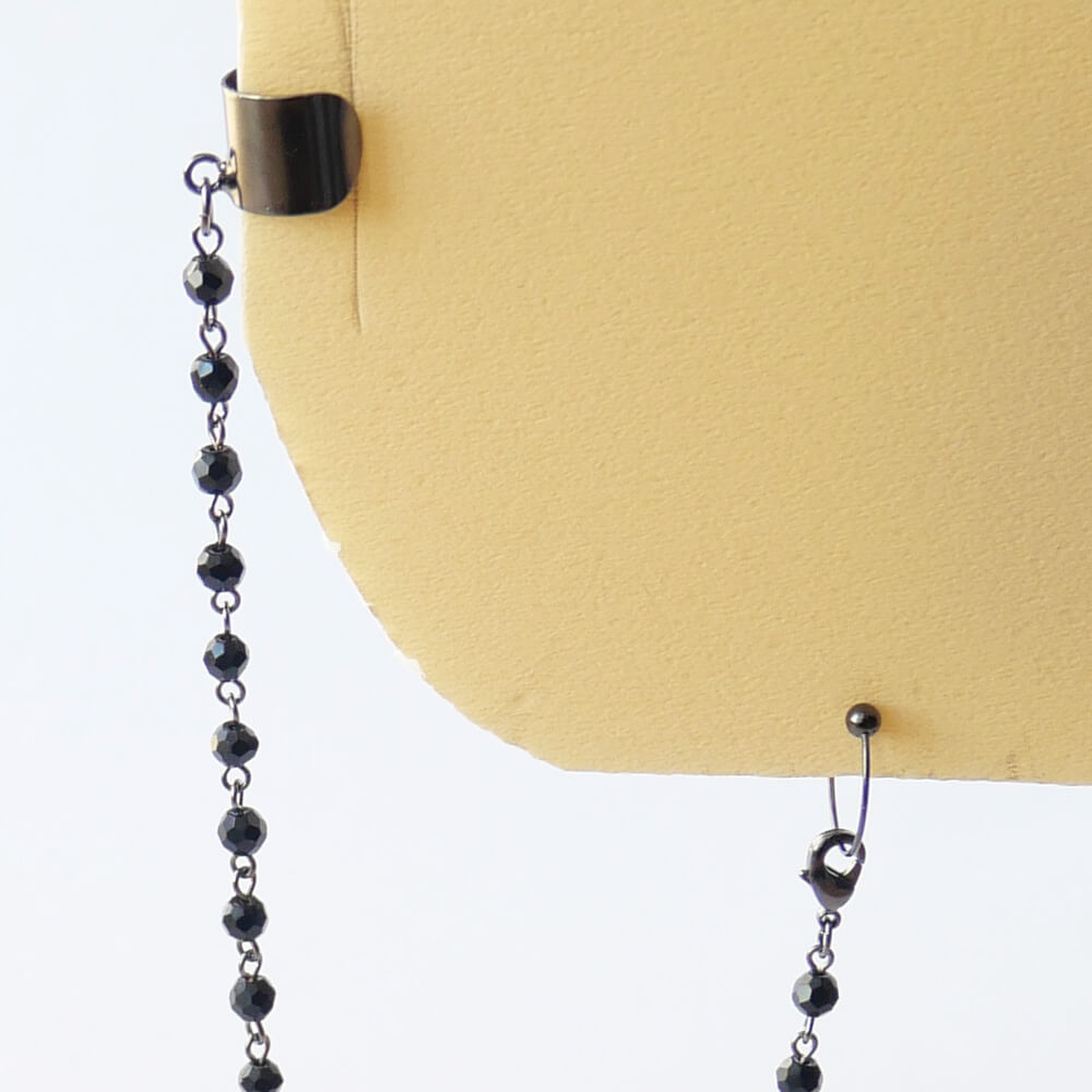 Fake Lip Piercing Earcuff & Black Cut Chain