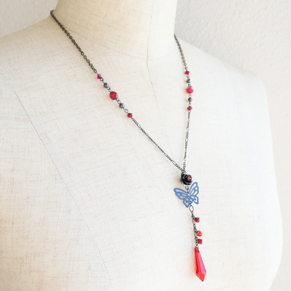 ガンメタ 薔薇 ステンド 蝶 ネックレス ティアーズヘブン サイド画像