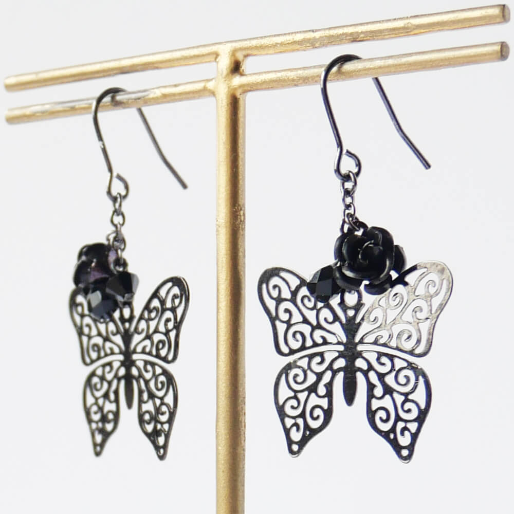 ゴスロリ 黒薔薇 ステンド 蝶 ピアス