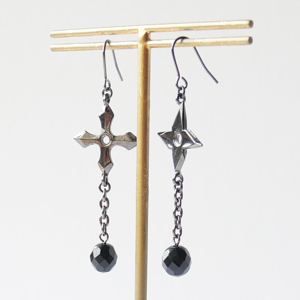 手裏剣 二種 黒石 ピアス