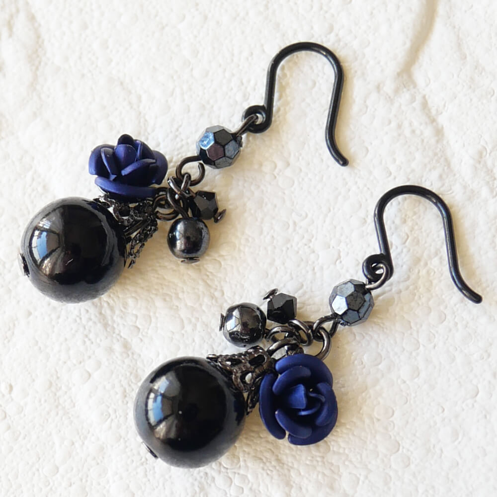 【ノンアレルギー】黒玉 青 薔薇 ブラック ブルー ローズ ピアス