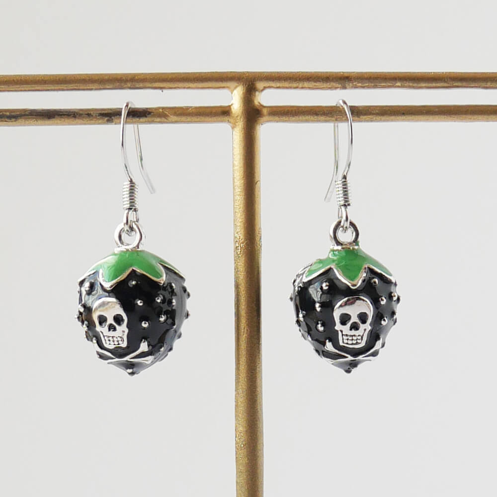 毒苺 ドクロイチゴ ピアス