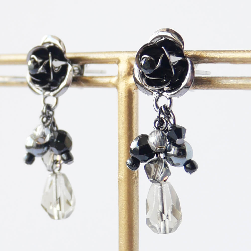 【ローズガーデン】黒 薔薇 ブラック パール クリスタル ピアス