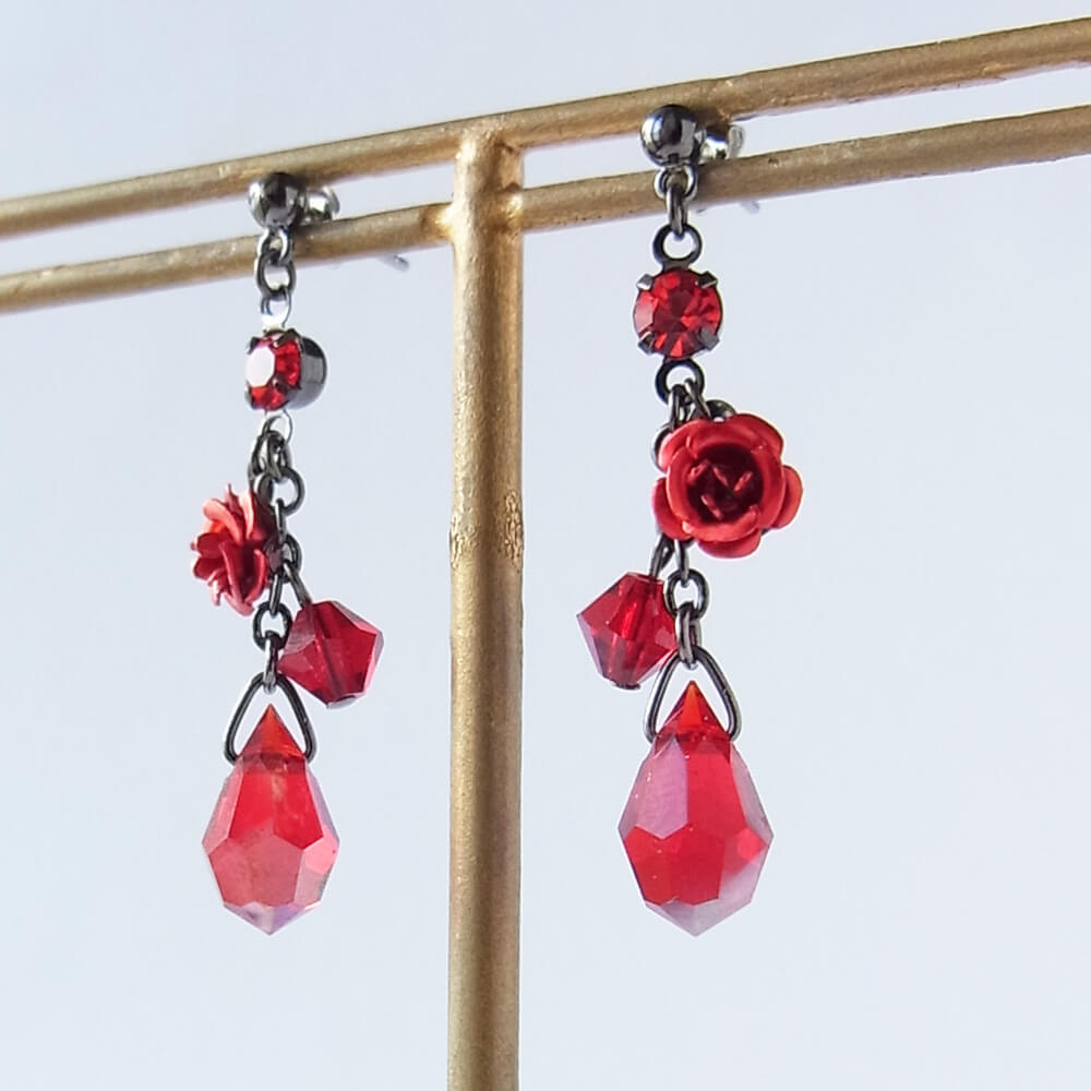 レッド ドロップ クリスタル 赤薔薇 ピアス