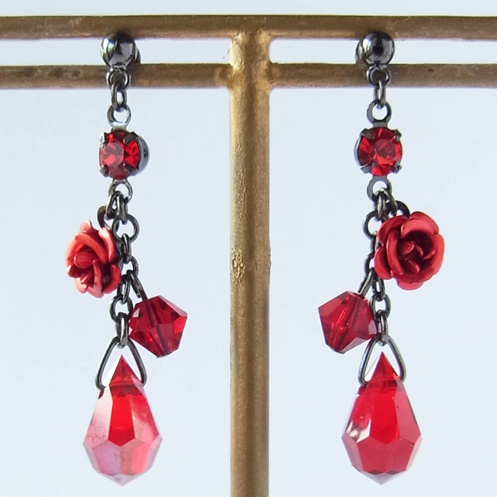 レッド ドロップ クリスタル 赤薔薇 ピアス