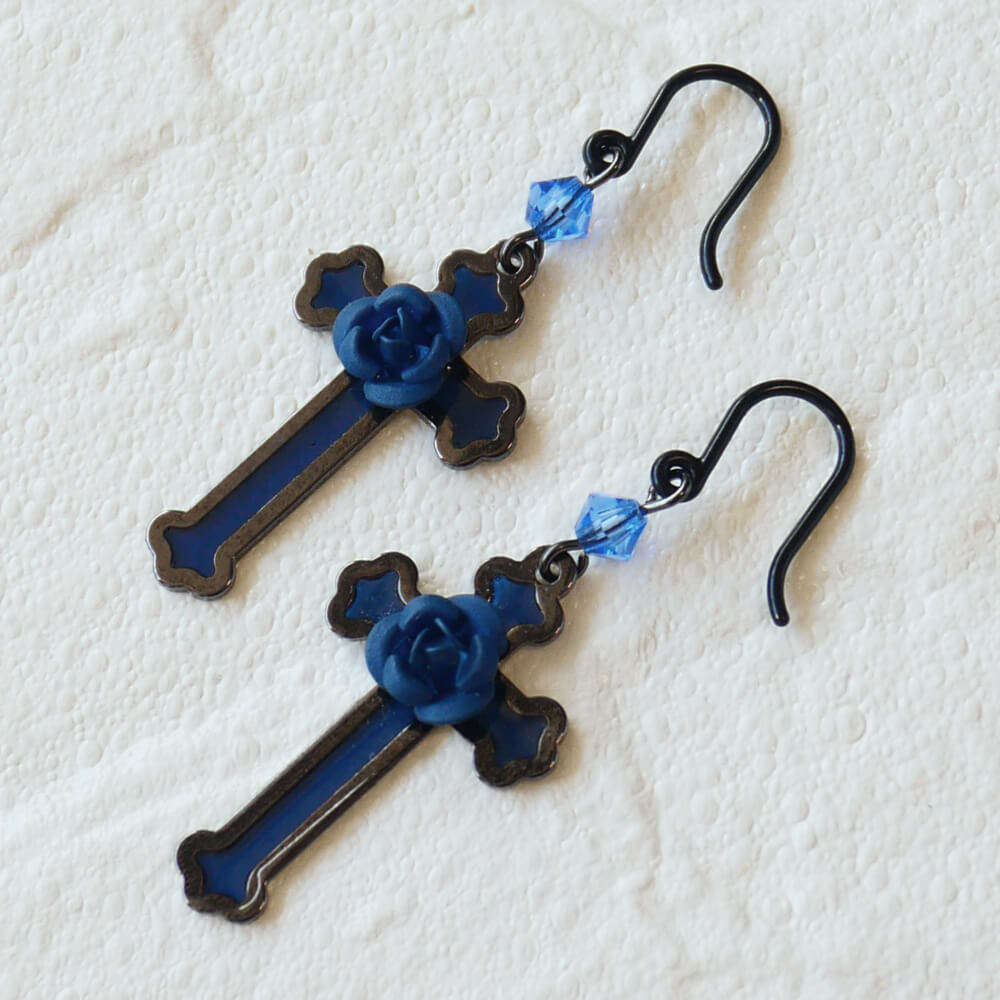 【ノンアレルギー】ガンメタ 十字架 青薔薇 mini ブルー ローズ クロス ピアス