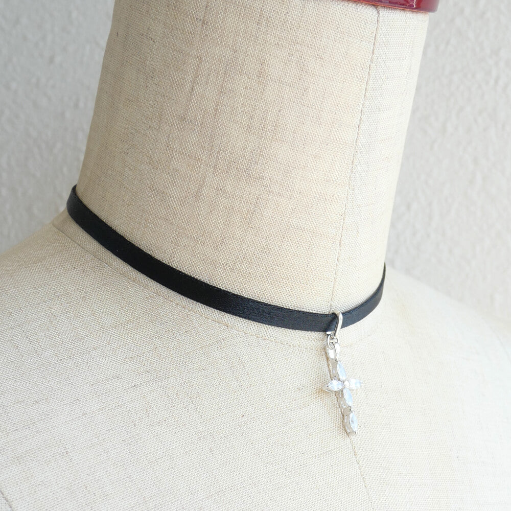 十字架 チョーカー キュービックジルコニア クロス サテン 細め レディース