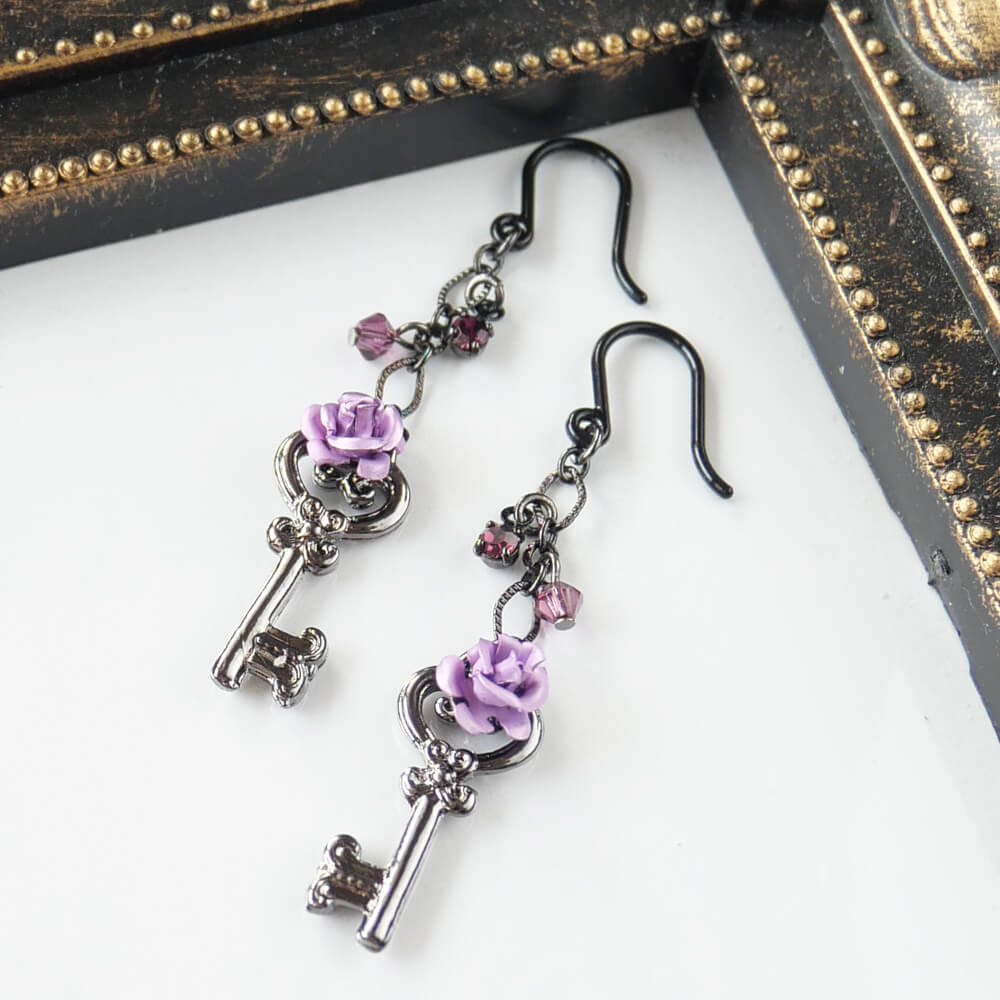 【ノンアレルギー】紫薔薇 パープル ローズ 鍵 ピアス ゴスロリ