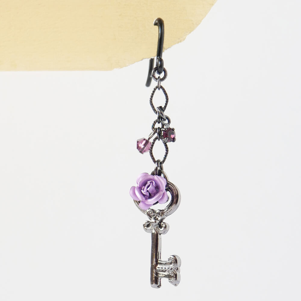 【ノンアレルギー】紫薔薇 パープル ローズ 鍵 ピアス ゴスロリ