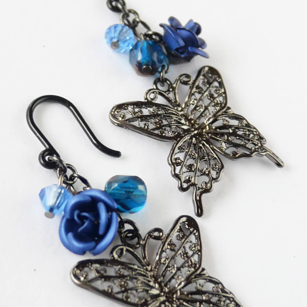 樹脂ポスト ピアス ガンメタ 青薔薇 蝶 バタフライ