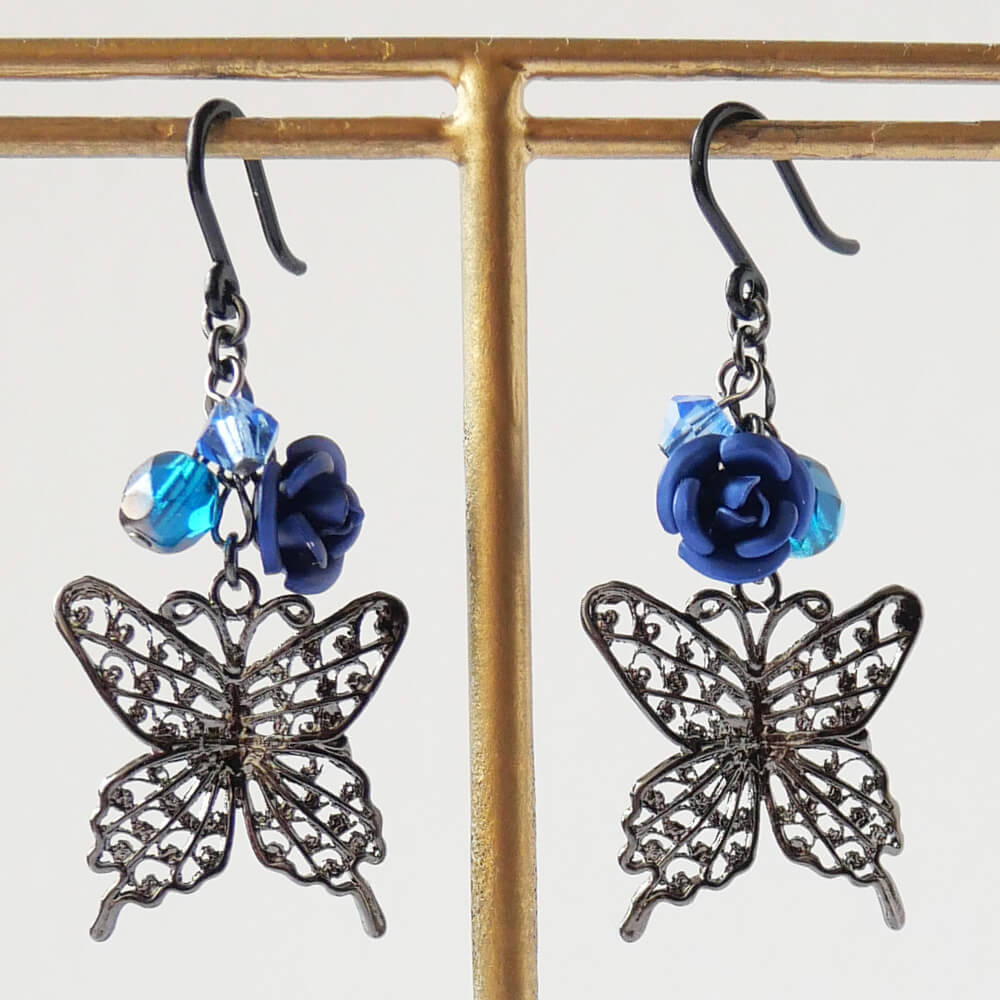 樹脂ポスト ピアス ガンメタ 青薔薇 蝶 バタフライ