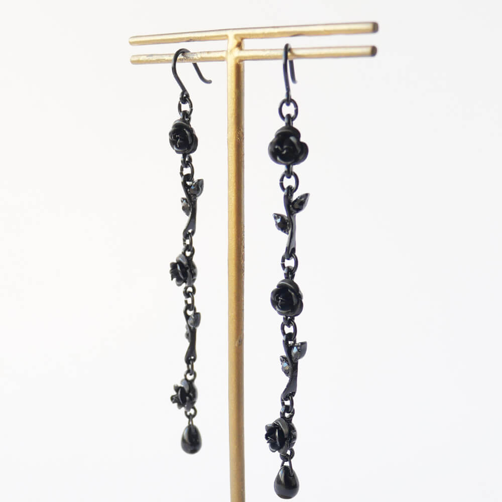 樹脂ポスト ロングピアス 黒塗装 ブラックローズ