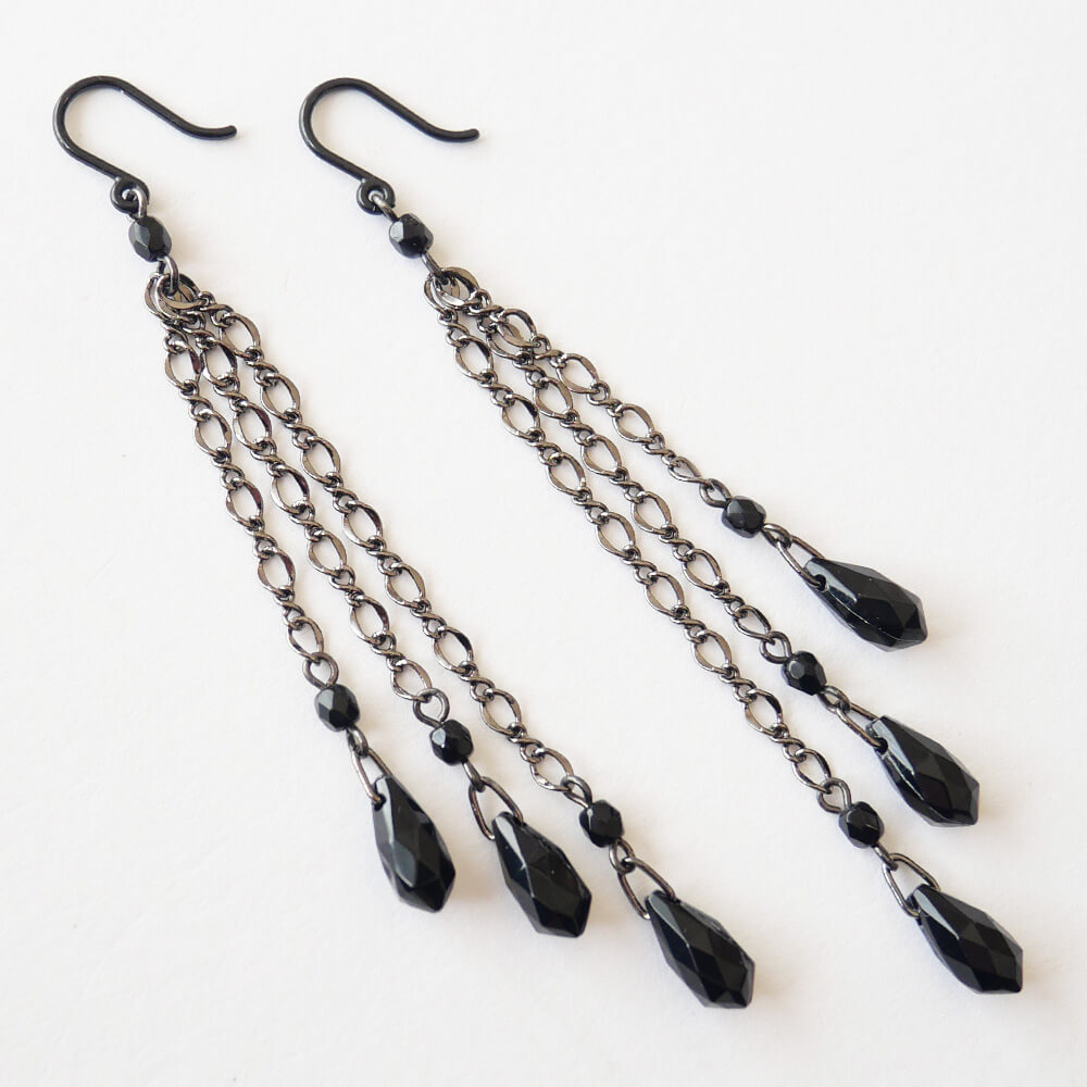 【樹脂ポスト】黒 ブラック 3チェーン ロング ゴシック ピアス ノンアレルギー