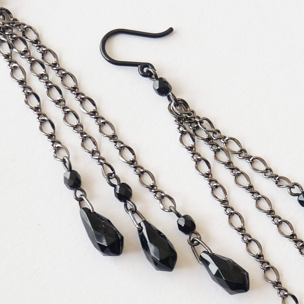 【樹脂ポスト】黒 ブラック 3チェーン ロング ゴシック ピアス ノンアレルギー
