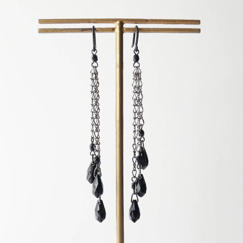 【樹脂ポスト】黒 ブラック 3チェーン ロング ゴシック ピアス ノンアレルギー