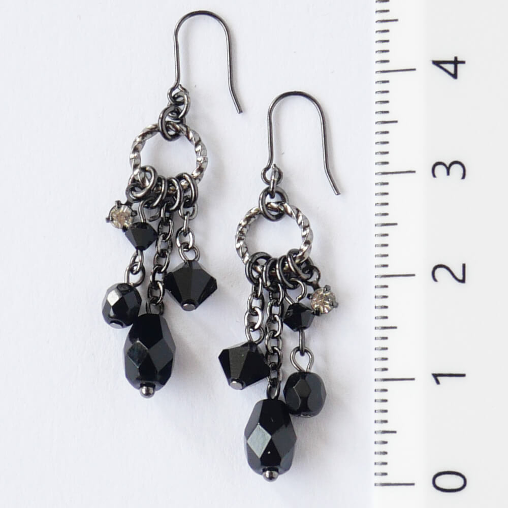 黒 カット クリスタル ブラック ミニ ピアス – アクセサリー
