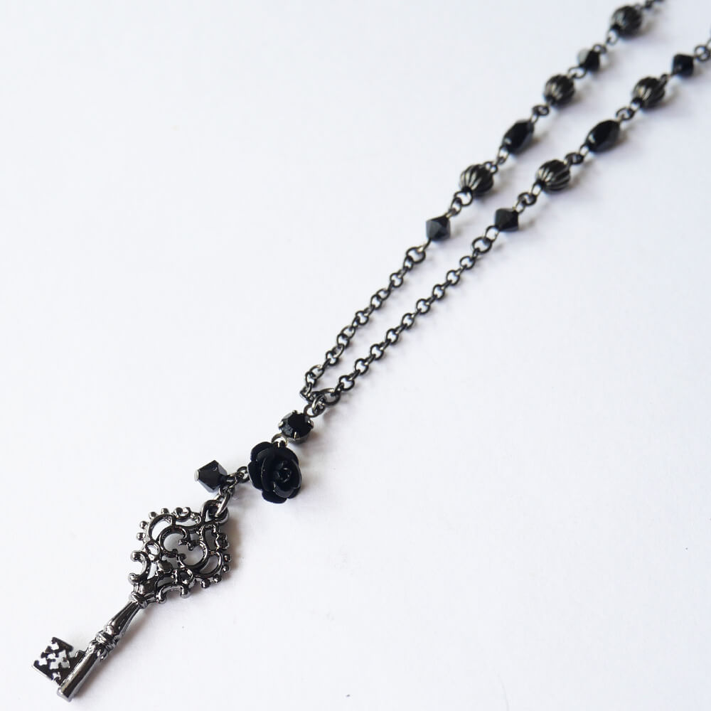 [Gothic] Black Rose Key Necklace