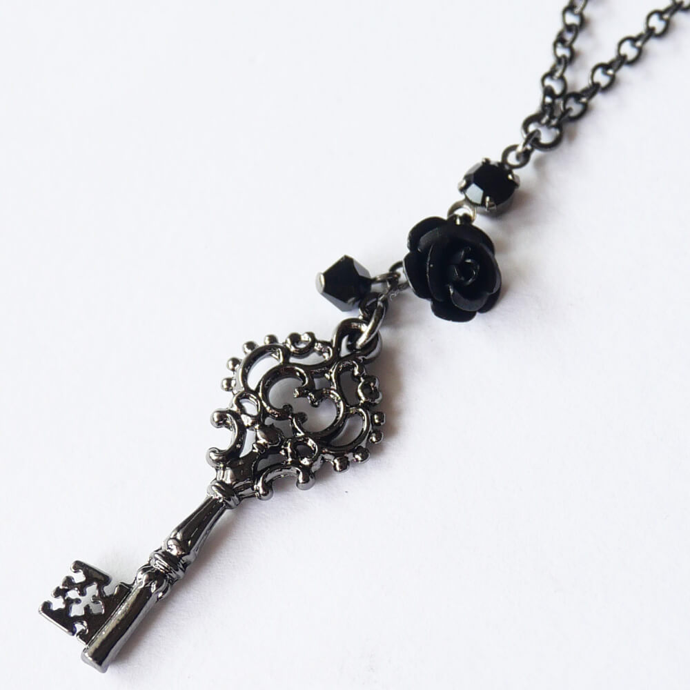[Gothic] Black Rose Key Necklace