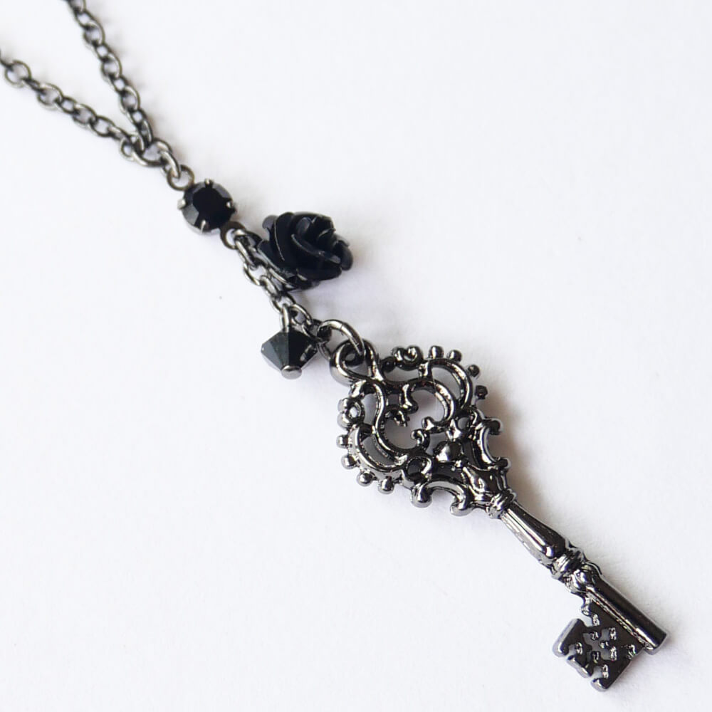 [Gothic] Black Rose Key Necklace