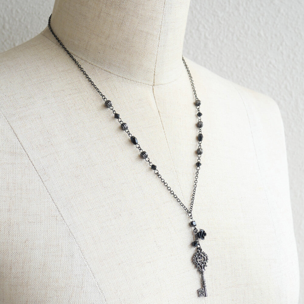 [Gothic] Black Rose Key Necklace