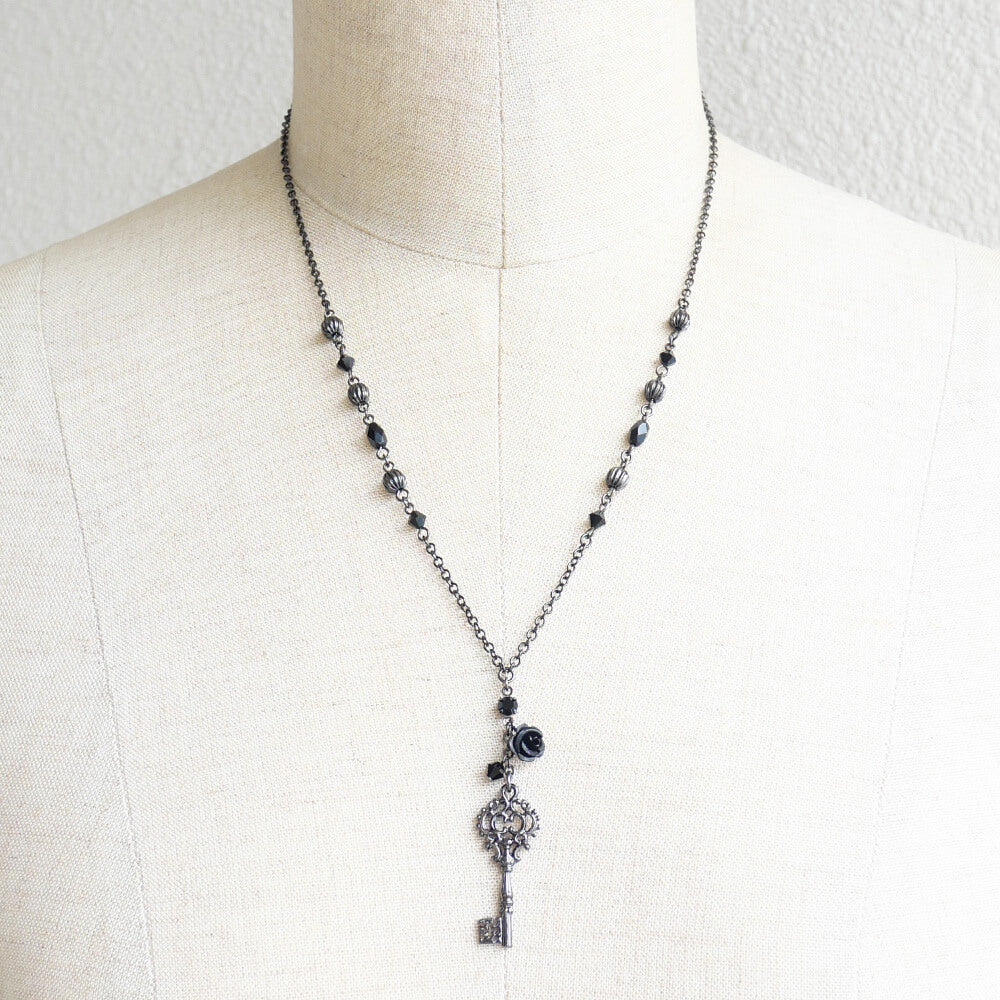 [Gothic] Black Rose Key Necklace