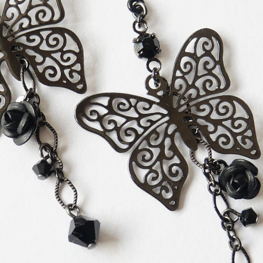 【樹脂ポスト】ステンド 蝶 ブラック ローズ ピアス ノンアレルギー