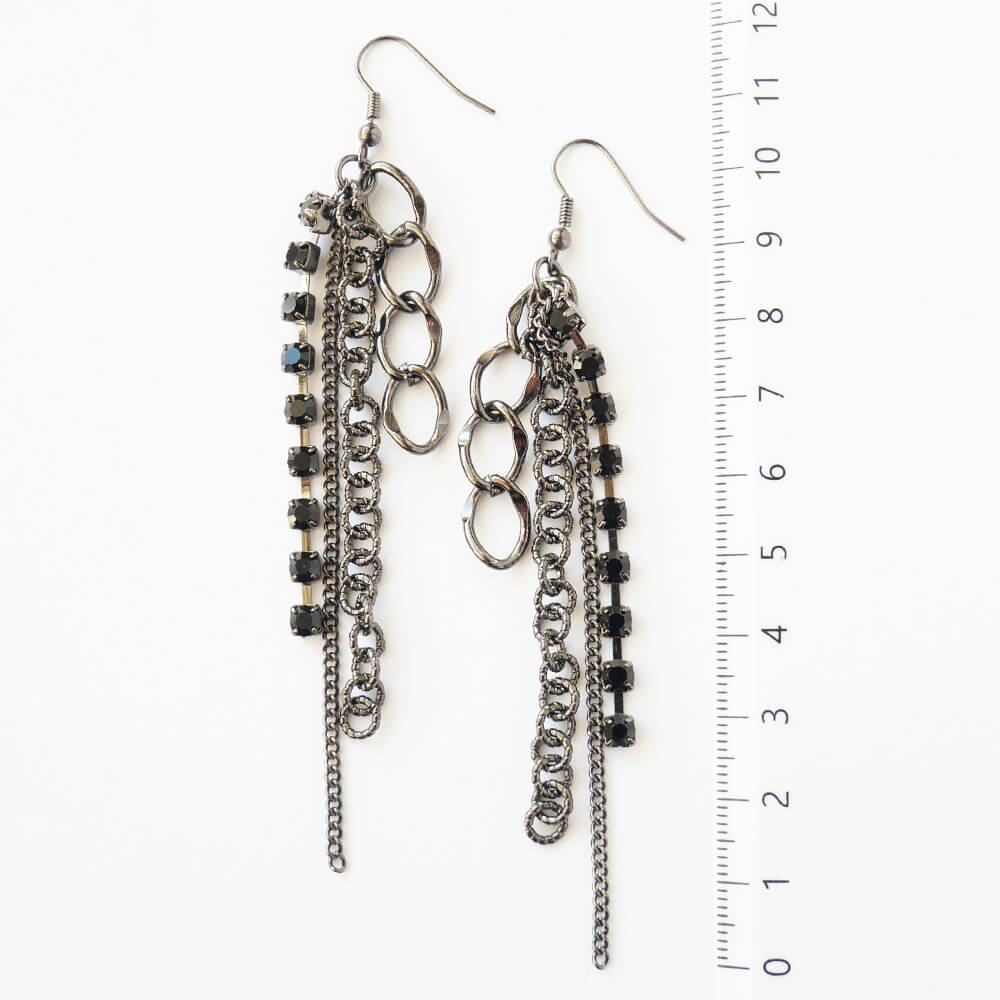 ブラックラインストーン ピアス ガンメタチェーン ロング