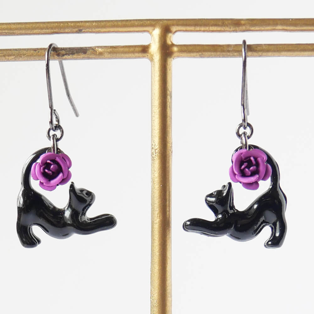 ピアス 黒猫 ブラックキャッツ 紫薔薇