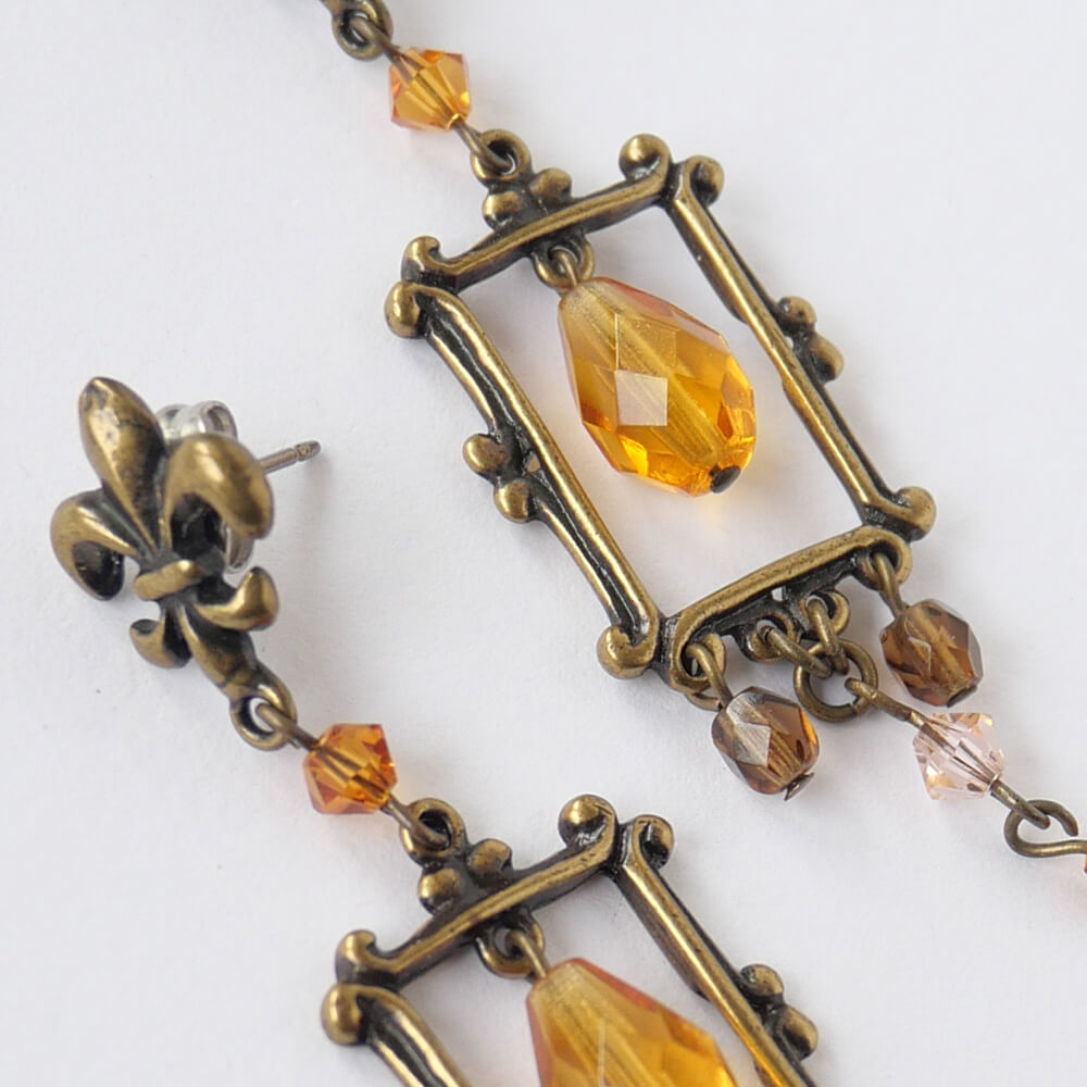 フレーム ピアス トパーズカラー チェコビーズ ゴスロリ 額縁