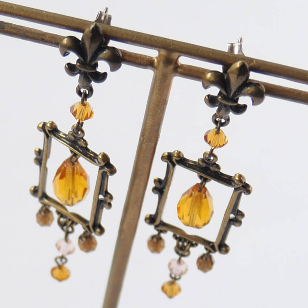 フレーム ピアス トパーズカラー チェコビーズ ゴスロリ 額縁