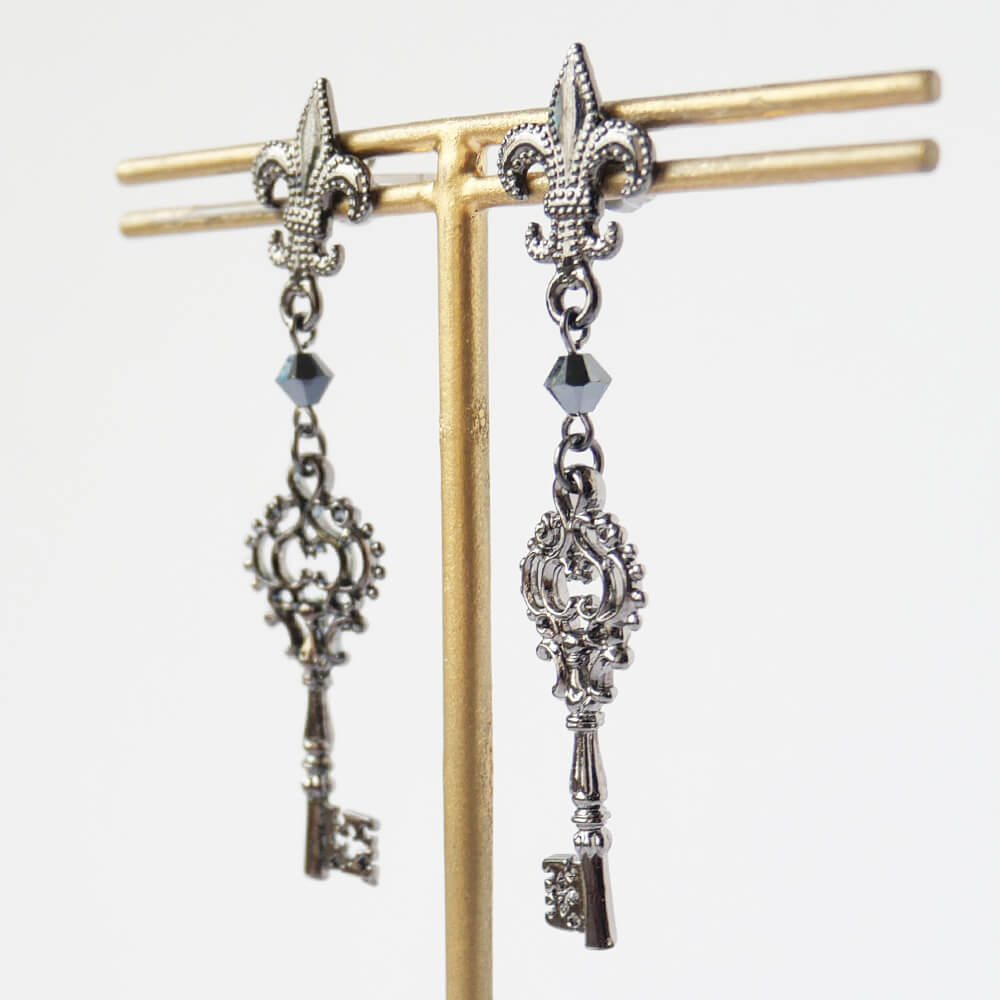 ピアス 鍵 百合の紋章