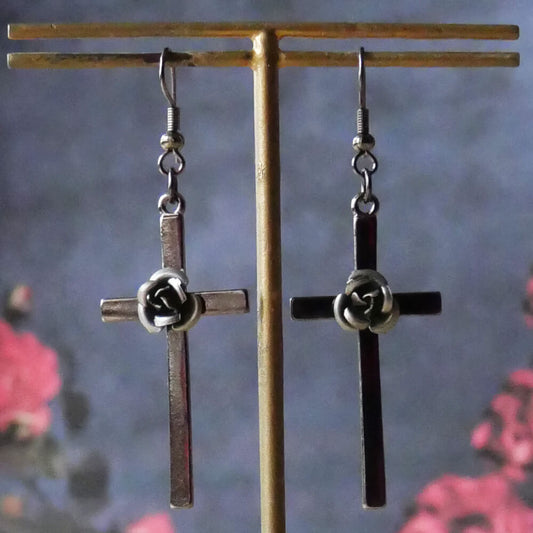 ゴスロリ ピアス ビンテージ風 薔薇十字架 ガンメタ ローズ クロス