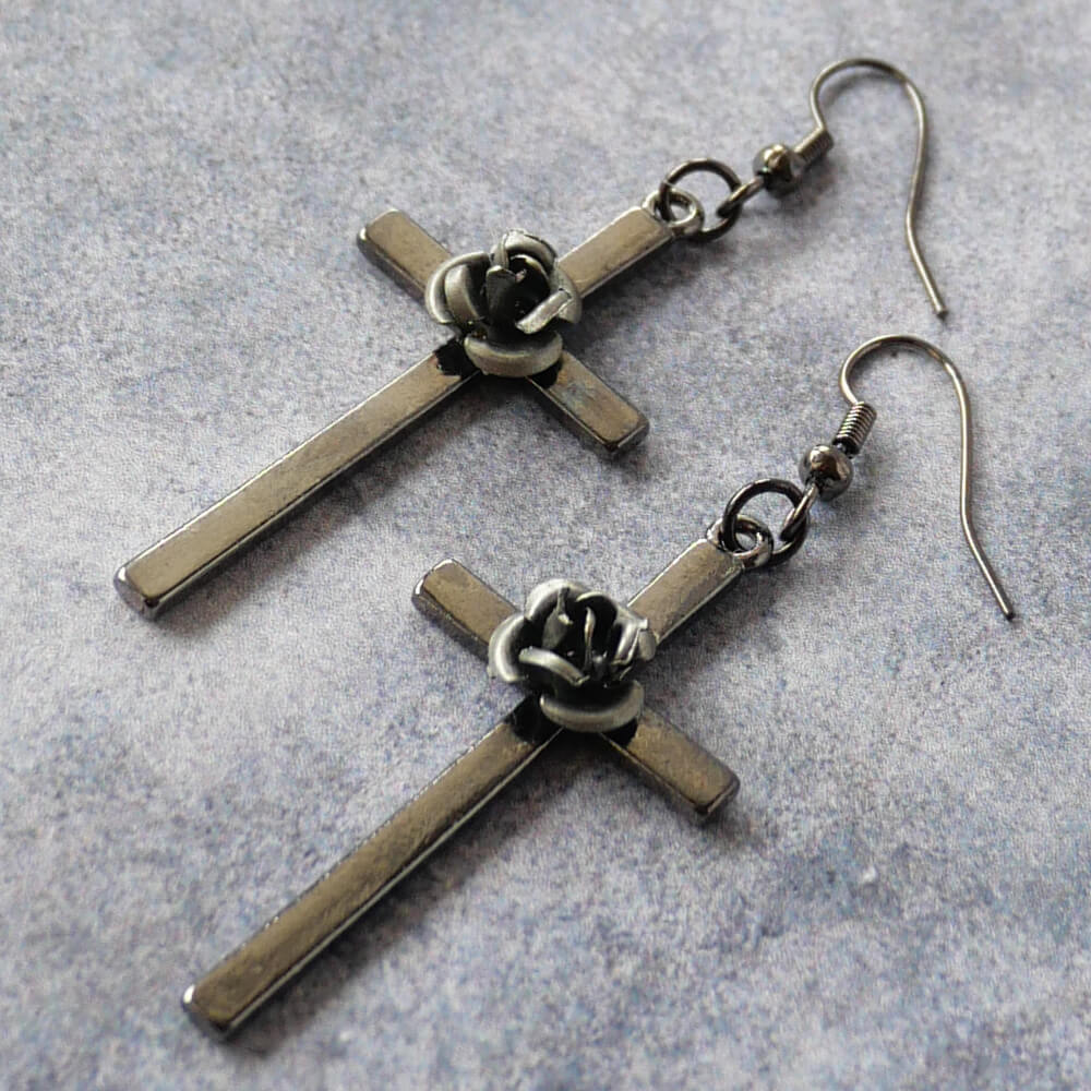 ゴスロリ ピアス ビンテージ風 薔薇十字架 ガンメタ ローズ クロス