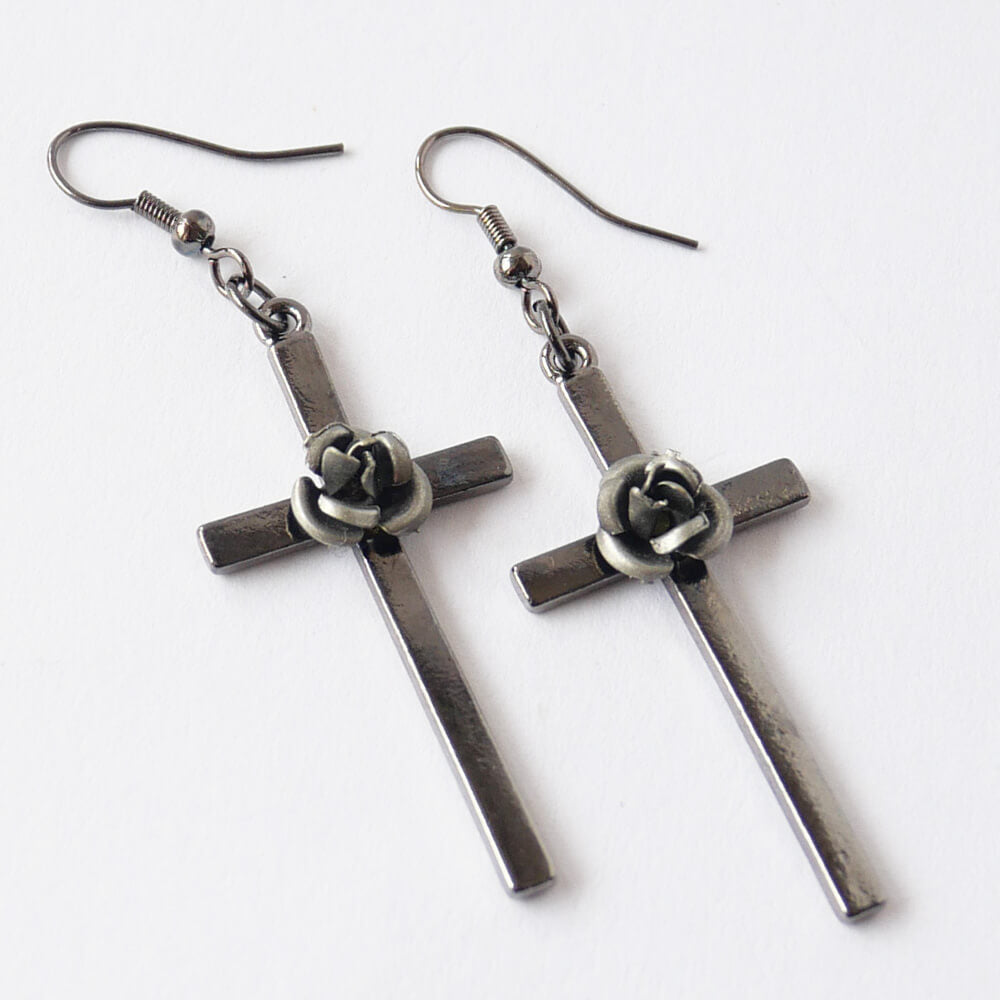 ゴスロリ ピアス ビンテージ風 薔薇十字架 ガンメタ ローズ クロス