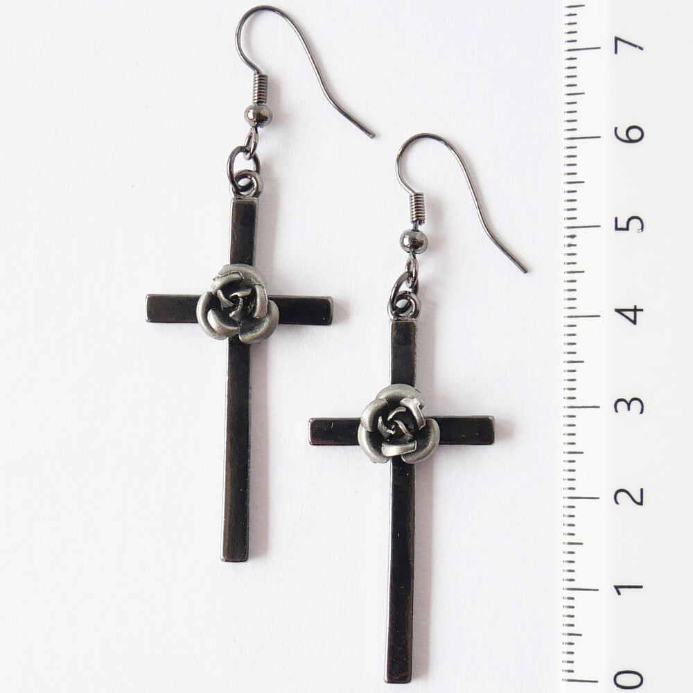 ゴスロリ ピアス ビンテージ風 薔薇十字架 ガンメタ ローズ クロス