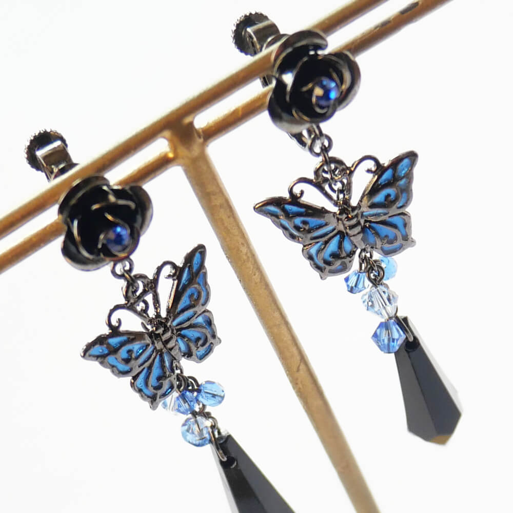 ゴシック ブラック カット ステンド蝶 薔薇 イヤリング ブルー